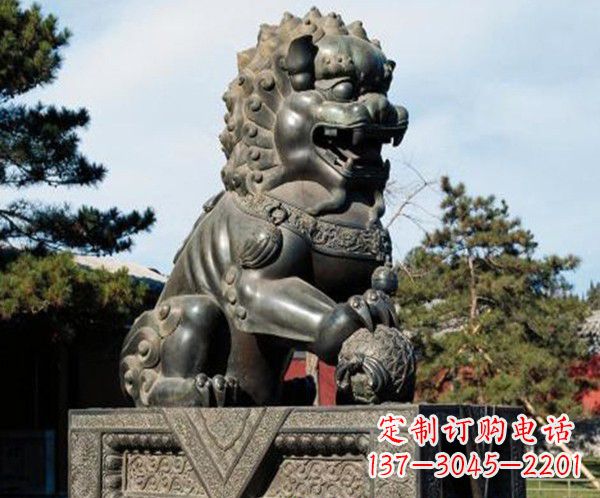 甘肃完美融合中西文化的铜狮子雕塑