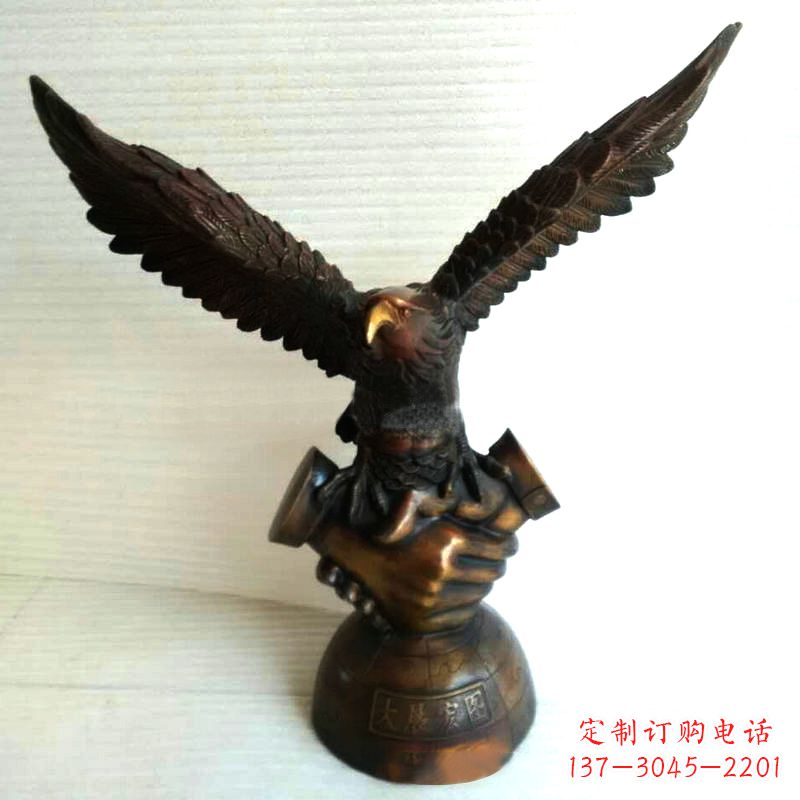 甘肃以老鹰为灵感的经典铜鼎