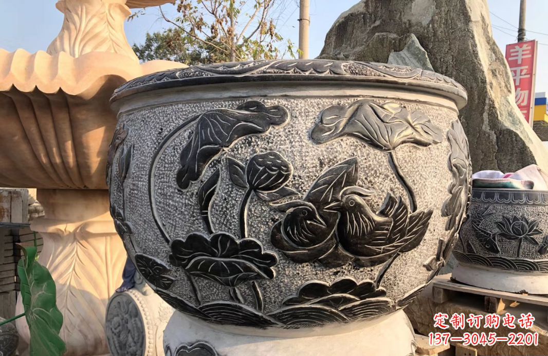 甘肃荷花浮雕鱼缸雕塑,让空间更加生机勃勃