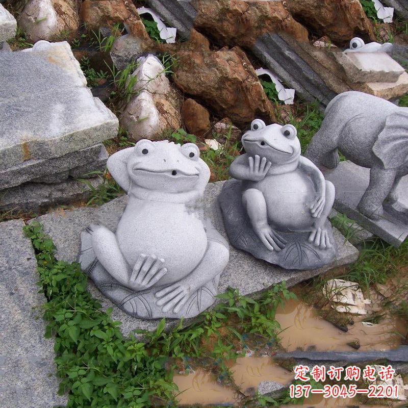 甘肃别具一格的青石青蛙喷水雕塑