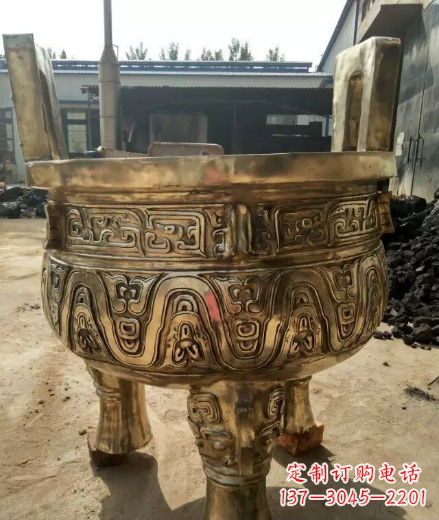 甘肃追求完美的三足香炉