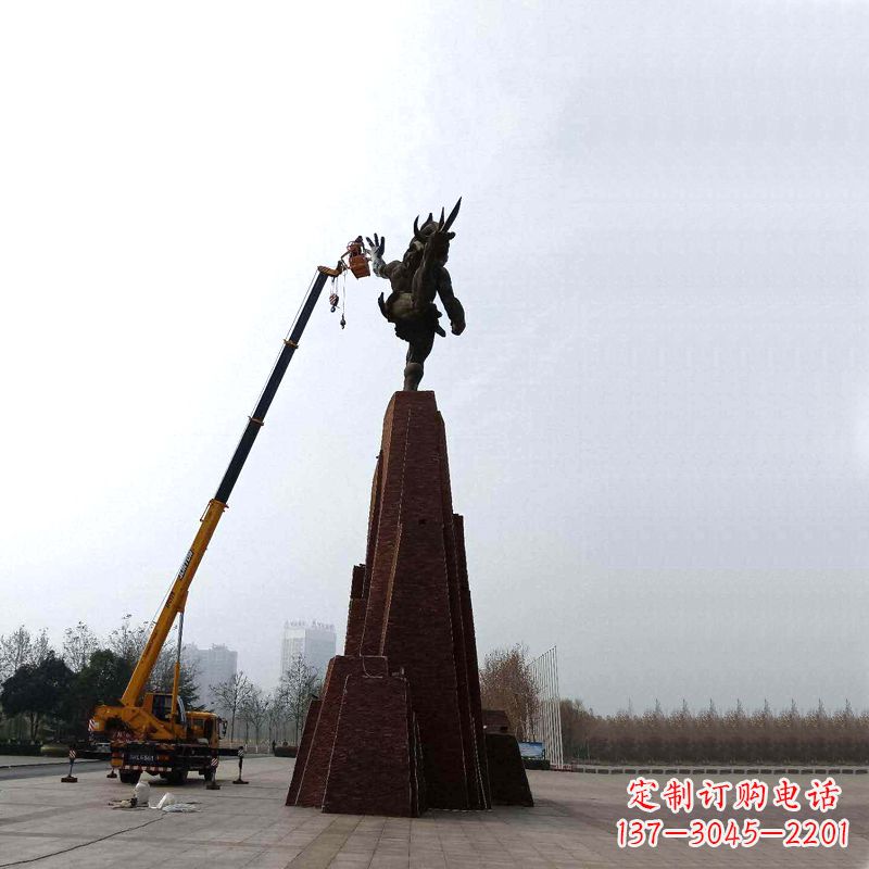 甘肃神话传说中的夸父逐日雕塑