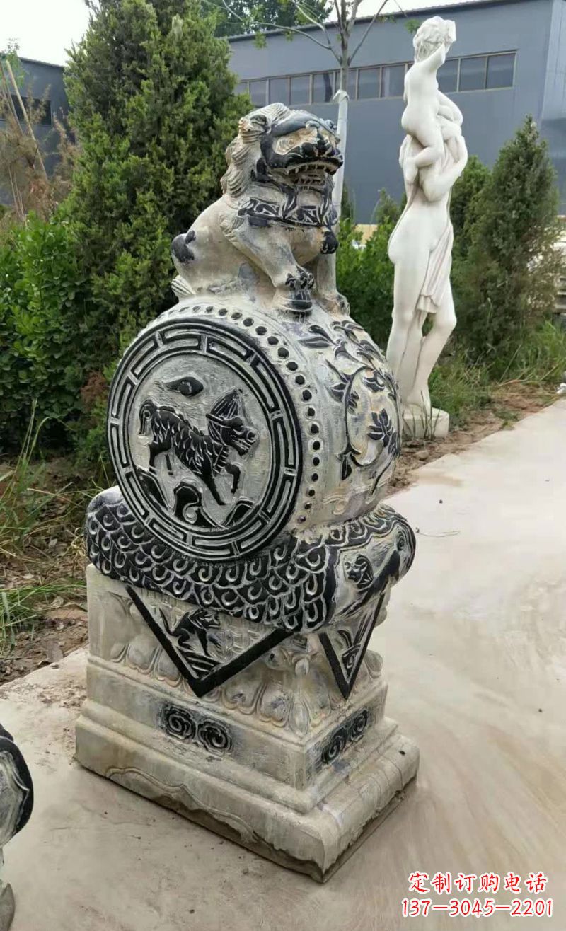 甘肃狮子抱鼓石雕塑,象征力量与美感