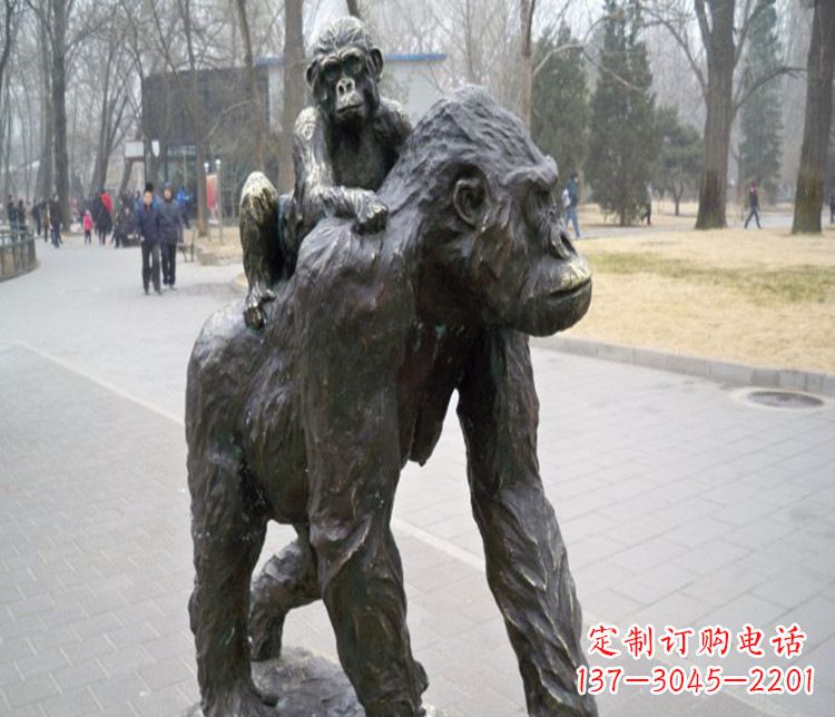 甘肃多姿多彩的猩猩雕塑