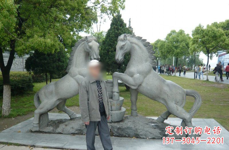 甘肃以马为主题的石雕艺术品