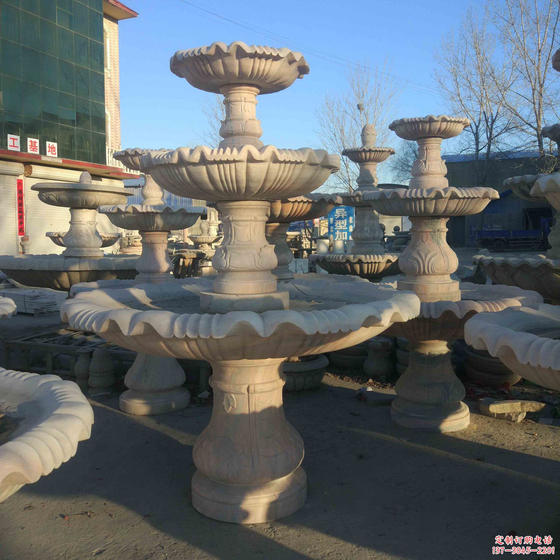 甘肃城市增添魅力的石雕天鹅