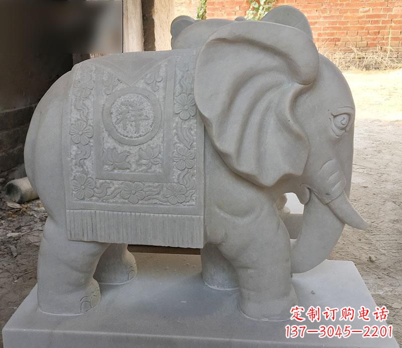 甘肃风格多样的大象雕塑