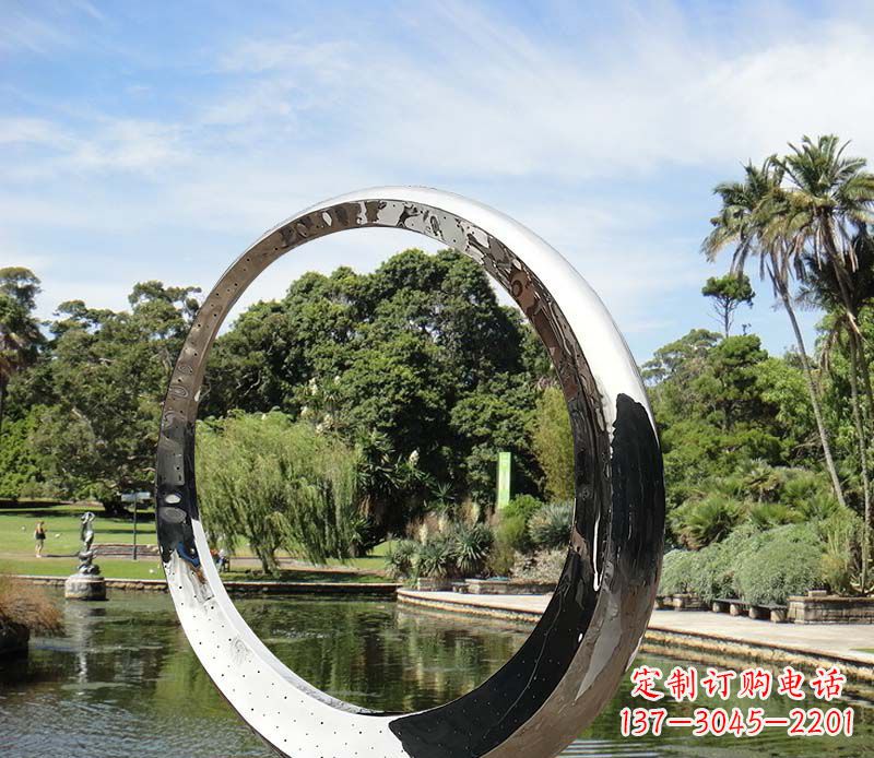 甘肃水景不锈钢镜面圆环雕塑