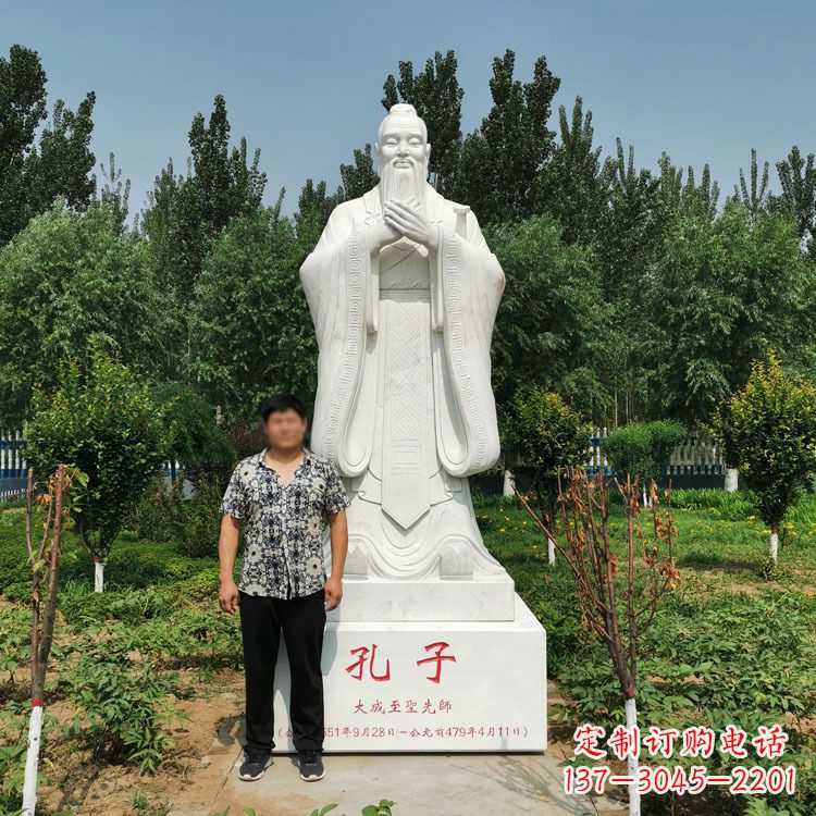 甘肃寺庙孔子雕像
