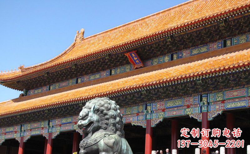 甘肃寺庙门口青铜狮子雕塑