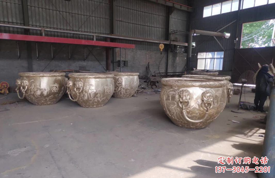 甘肃寺庙水缸铜雕塑