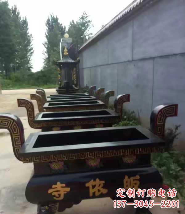 甘肃寺庙四足方形香炉铜雕
