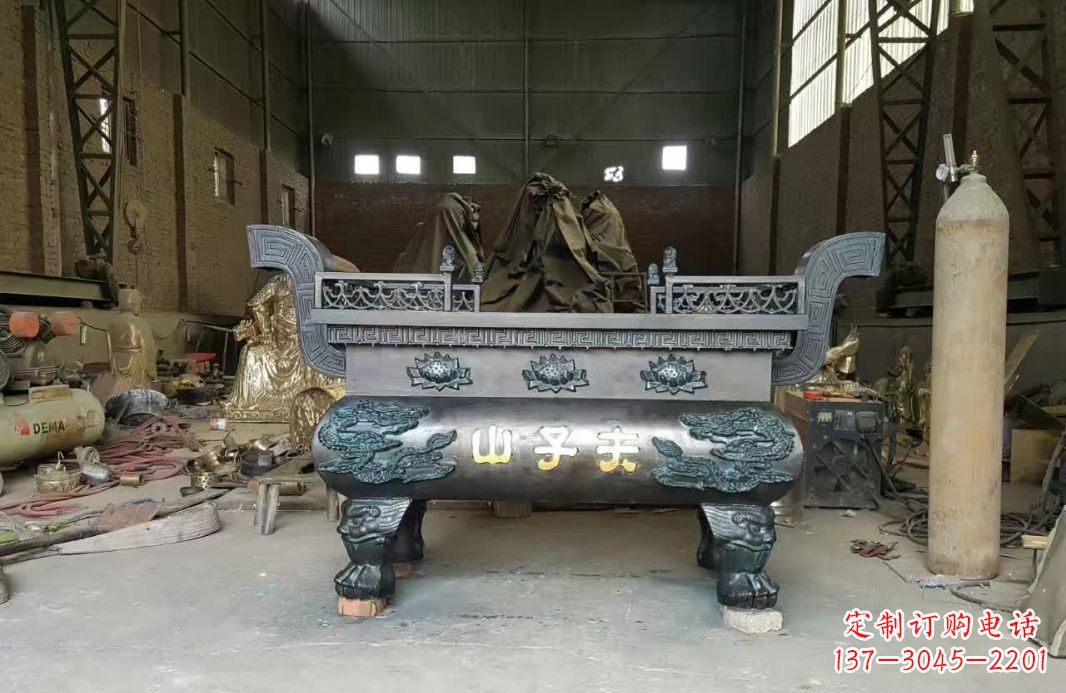 甘肃寺庙香炉铜雕12