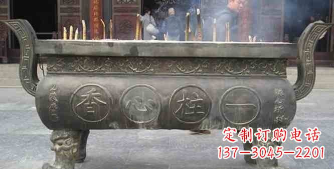甘肃寺庙铸铜四足香炉