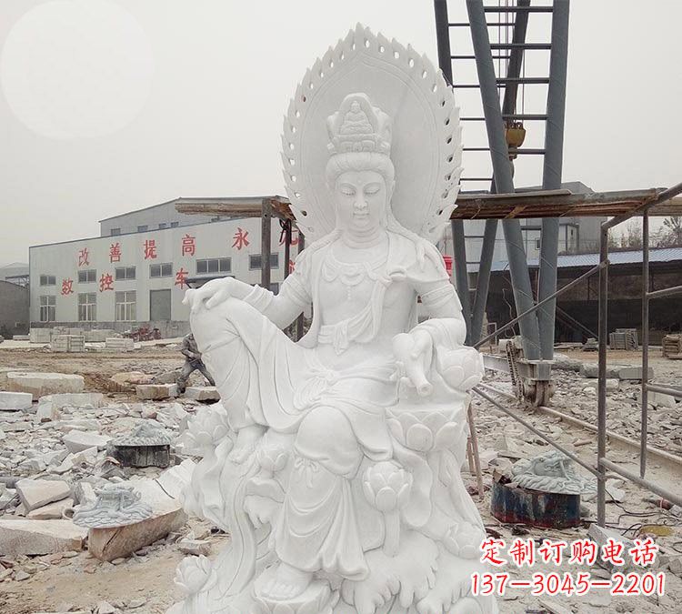 甘肃寺庙自在观音雕像