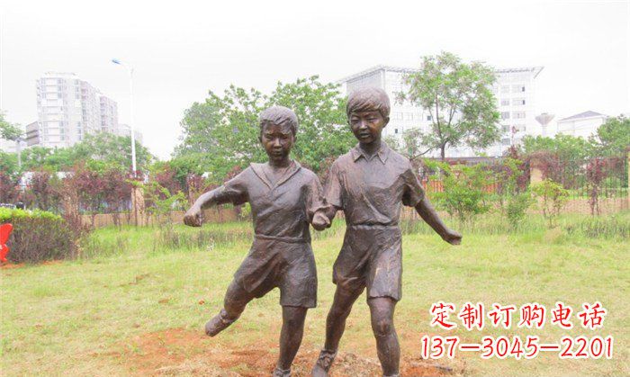 甘肃踢足球公园人物铜雕 (2)