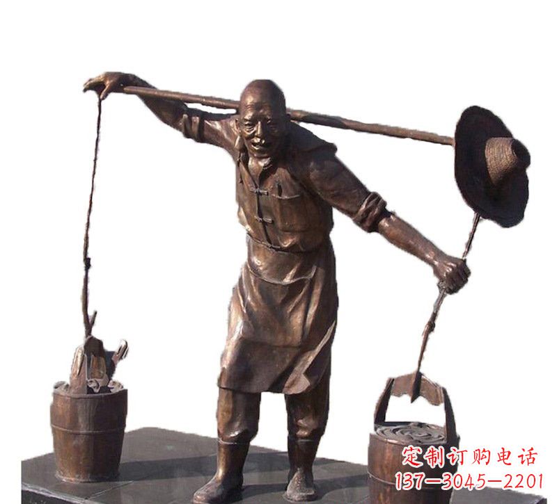 甘肃挑扁担的老人铜雕