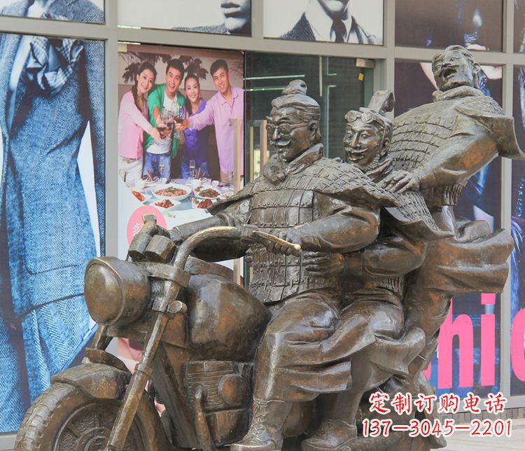 甘肃铜雕步行街骑摩托人物雕塑