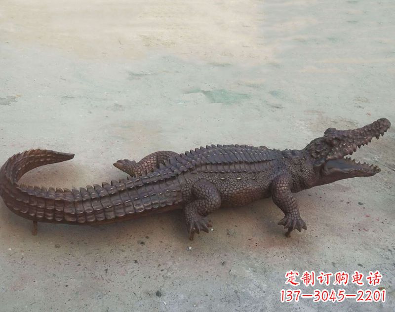 甘肃铜雕鳄鱼,铸铜园林仿真动物雕塑