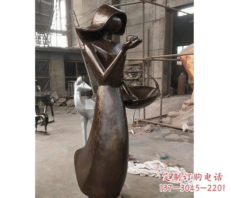 甘肃铜雕逛街女孩人物雕塑
