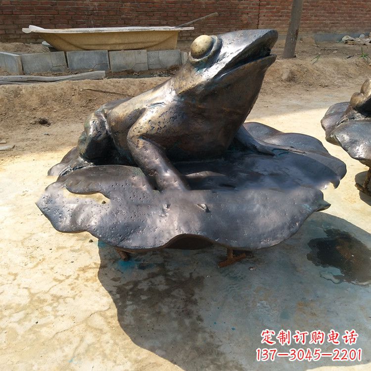甘肃铜雕青蛙喷水雕塑