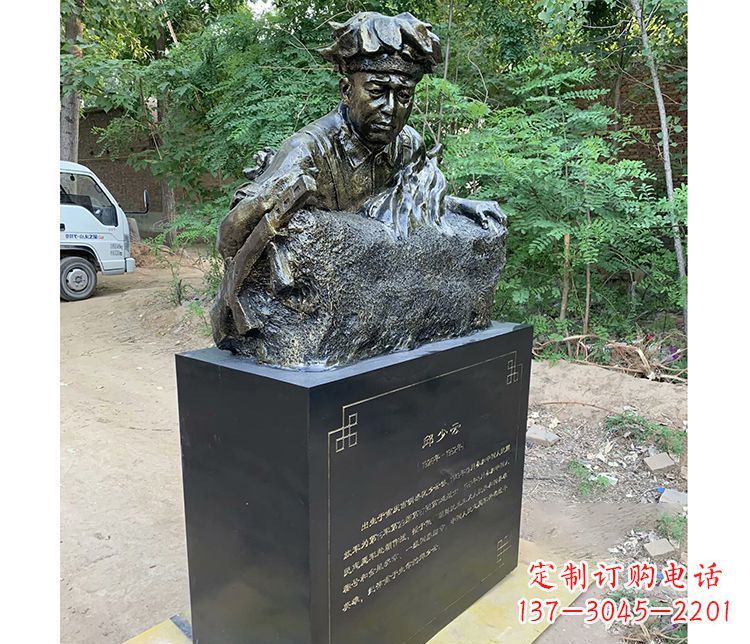 甘肃铜雕邱少云战士雕塑