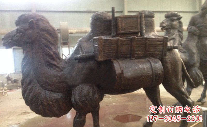 甘肃驮着东西的骆驼公园动物铜雕