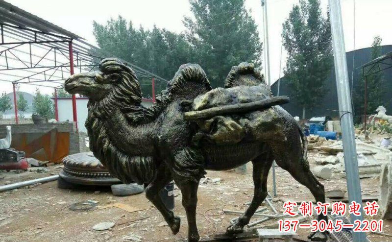 甘肃驮着东西的骆驼铜雕