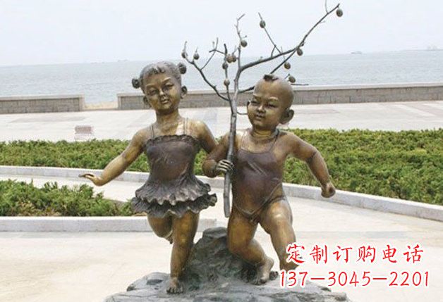 甘肃玩耍的儿童铜雕
