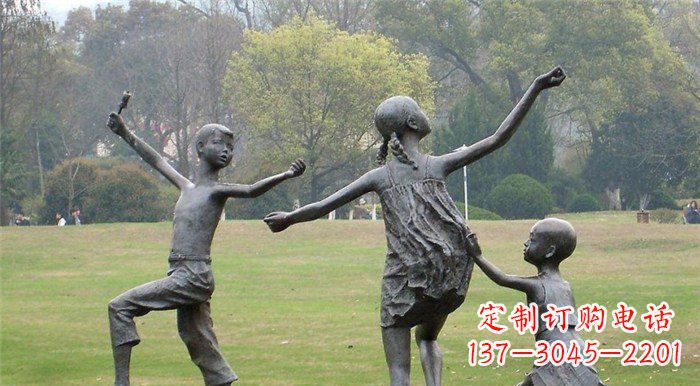 甘肃玩耍的儿童公园人物铜雕