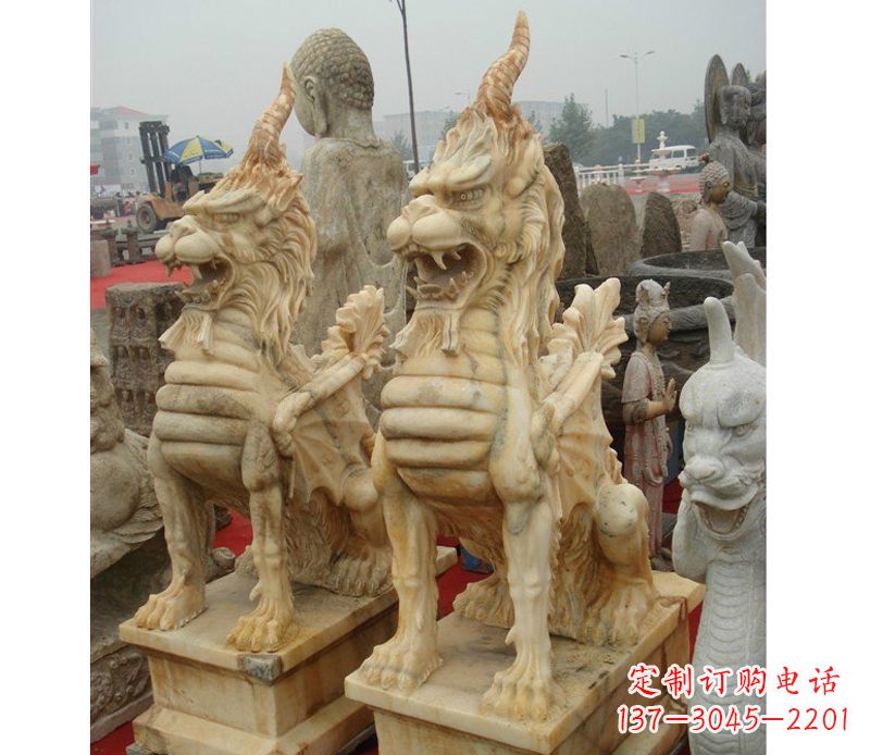 甘肃晚霞红独角兽雕塑