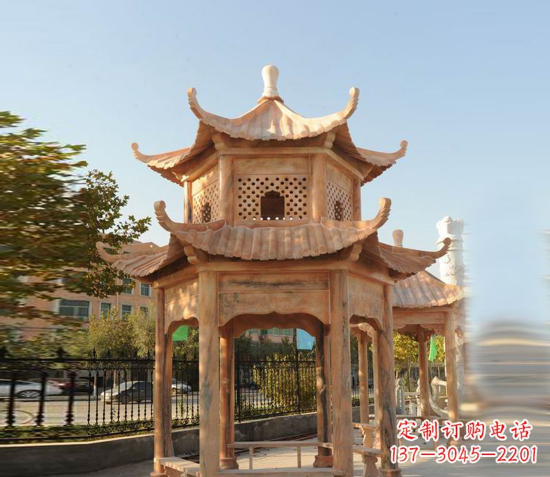 甘肃晚霞红景区休息凉亭