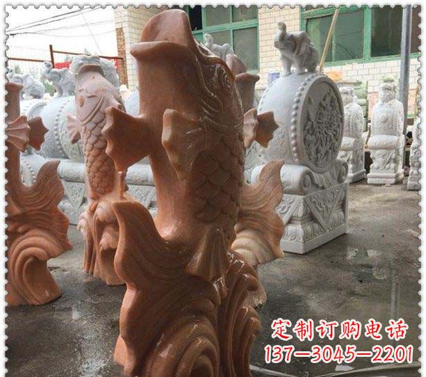 甘肃晚霞红喷水鲤鱼公园石雕