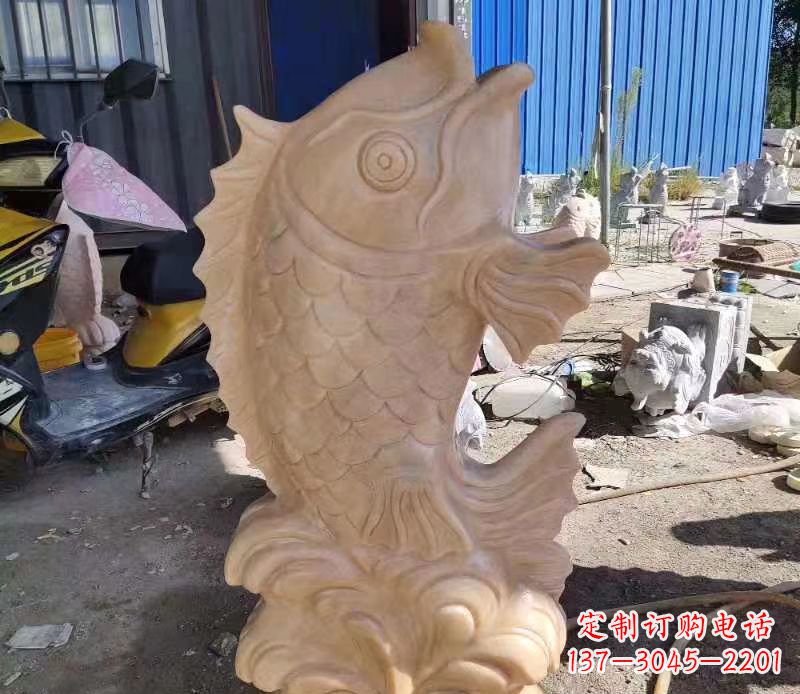 甘肃晚霞红喷水鲤鱼石雕