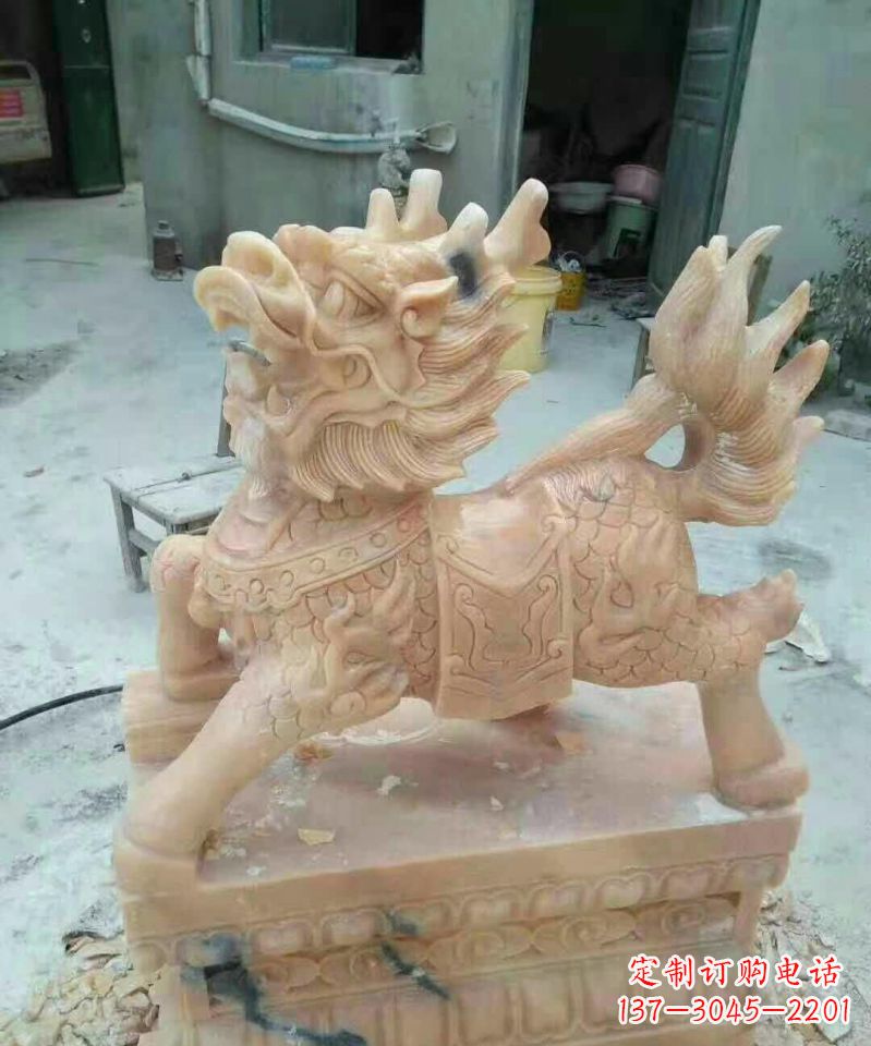 甘肃晚霞红麒麟雕塑112