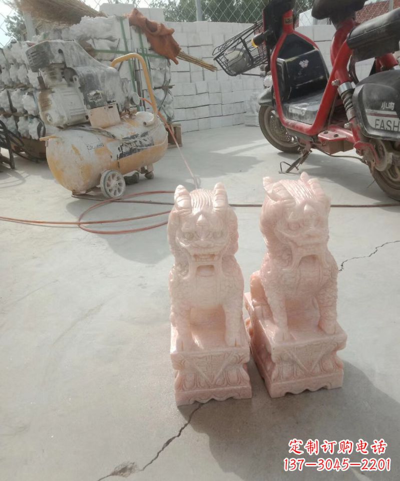 甘肃晚霞红神兽麒麟动物雕塑