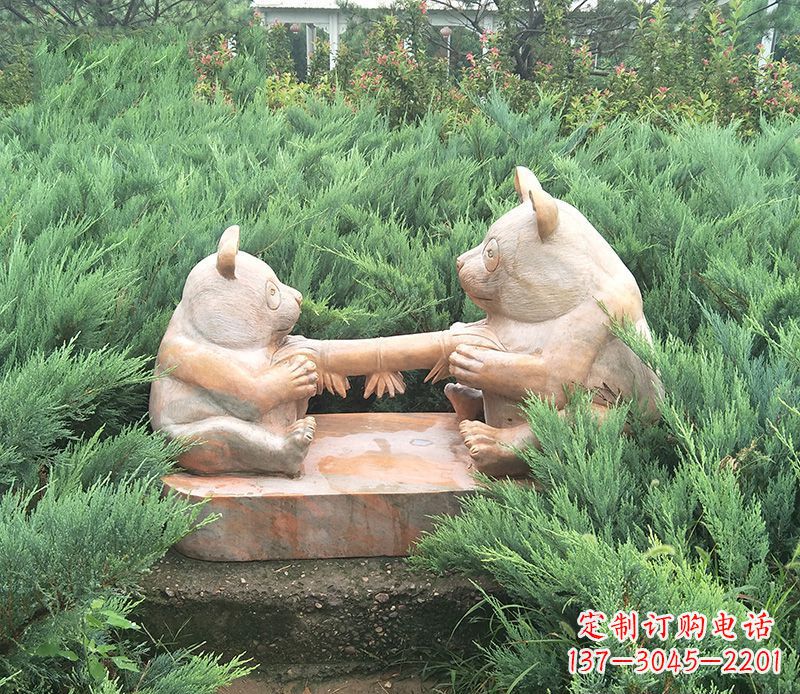 甘肃晚霞红熊猫母子石雕