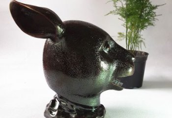 甘肃表彰传统的中国生肖兔铜铸雕塑
