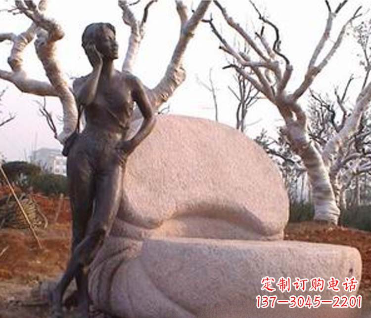 甘肃现代女人打电话铜雕