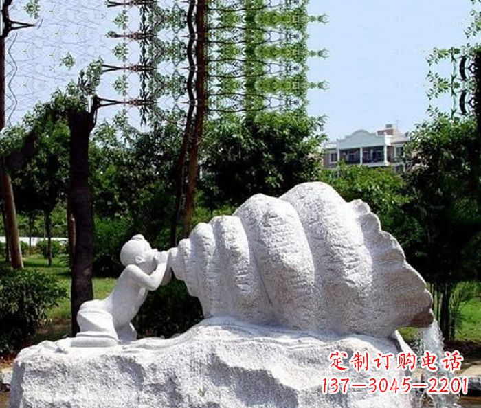 甘肃小区景观小孩吹螺号石雕
