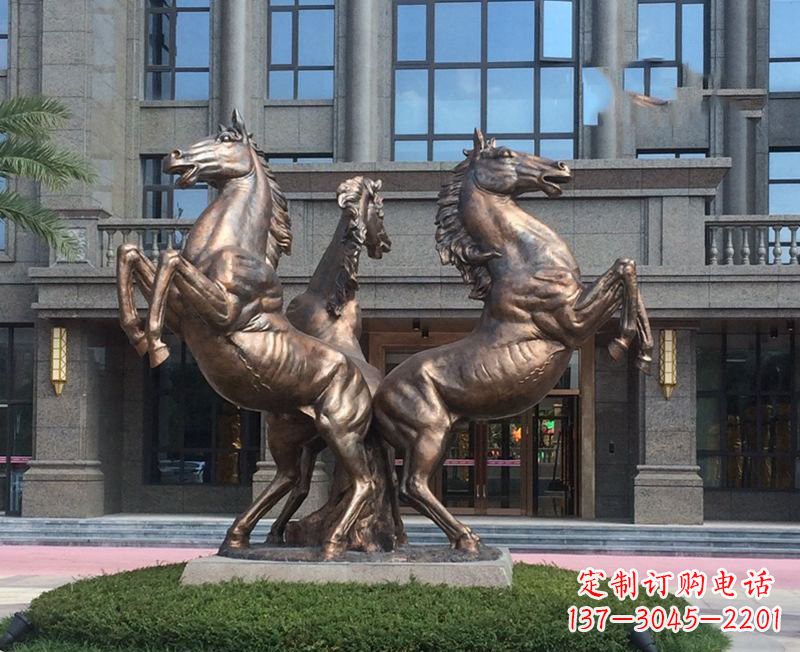 甘肃小区立马铜雕