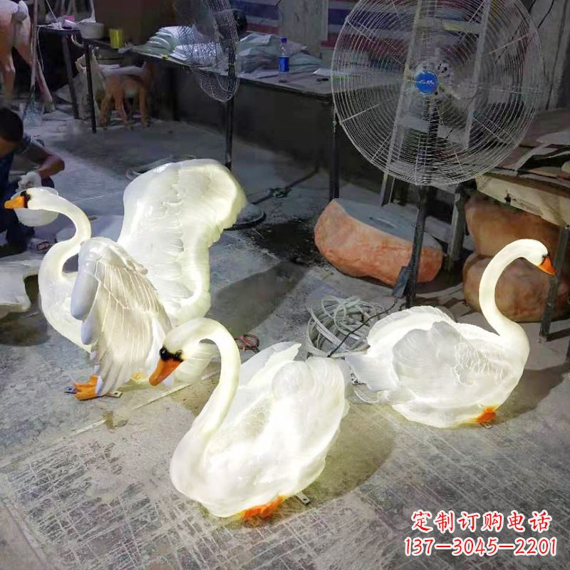 甘肃小区园林草坪发光天鹅景观雕塑摆件