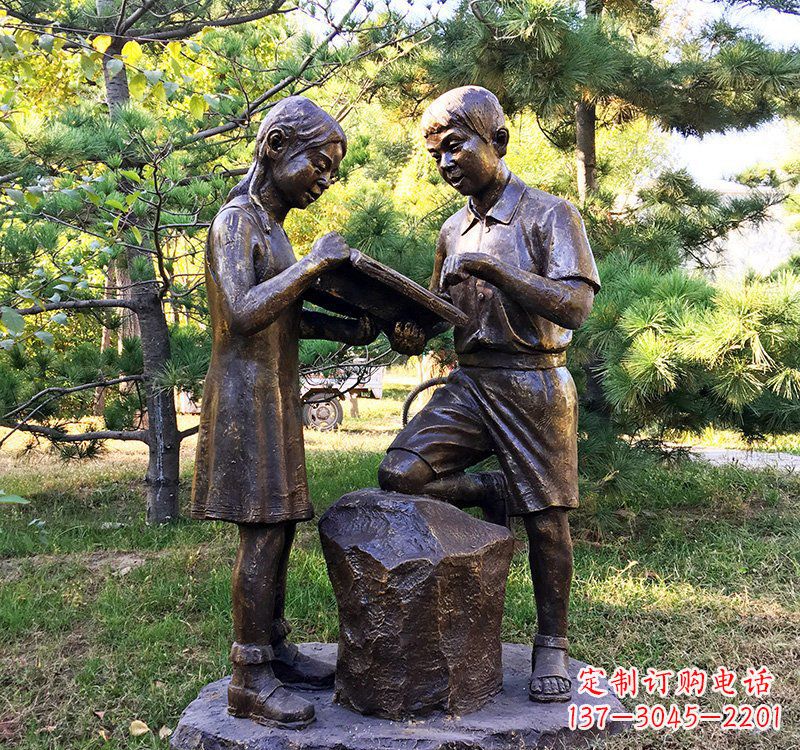 甘肃校园读书的学生铜雕