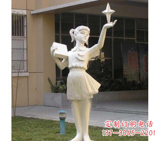 甘肃校园拿书本的小学生石雕