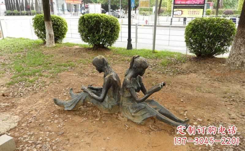 甘肃校园坐着看书的女孩人物铜雕