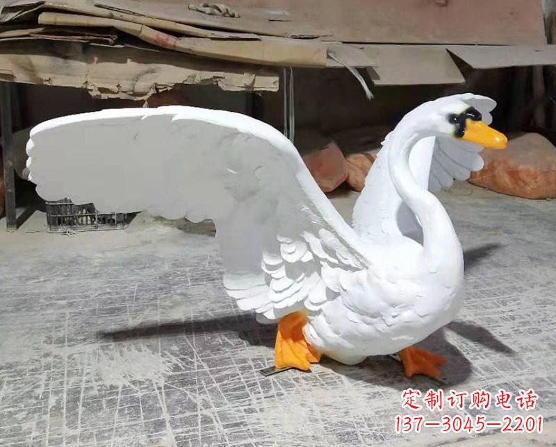 甘肃展翅翱翔的仿真白天鹅发光款