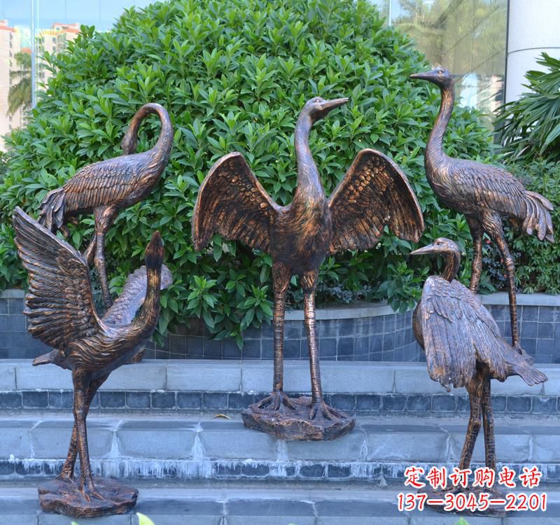 甘肃展翅仙鹤雕塑