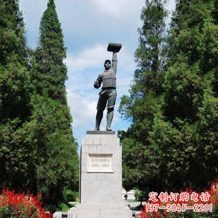 甘肃战斗英雄董存瑞雕塑-景区园林英雄人物景观雕塑