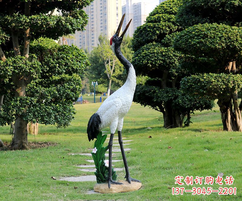 甘肃站立仙鹤雕塑
