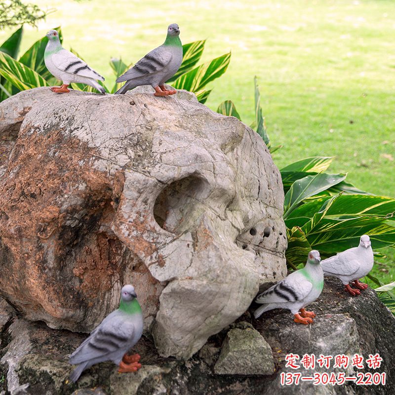 甘肃众人托着和平鸽雕塑